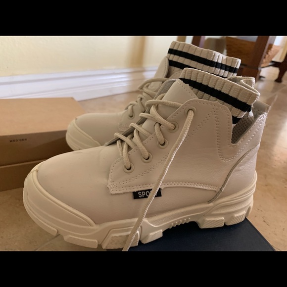 winter boots - Picture 3 of 3